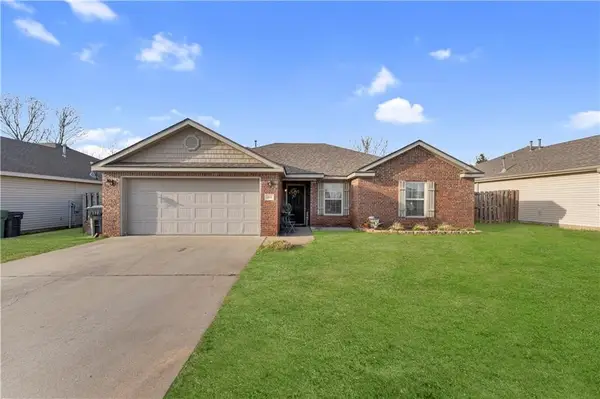 407 E Mccann Road, Rogers, AR 72758