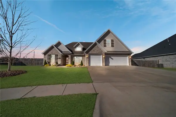 353 Waterfall Lane, Elm Springs, AR 72762