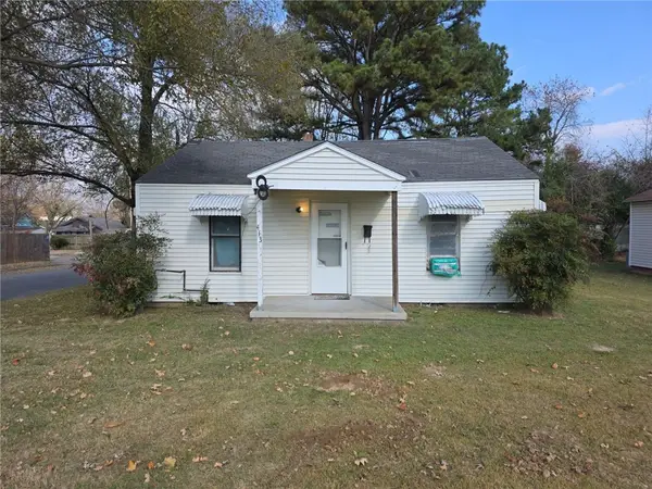 413 E Velma Avenue, Springdale, AR 72764