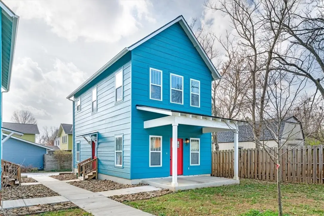 25 W 5th Street, Fayetteville, AR 72701 - #1