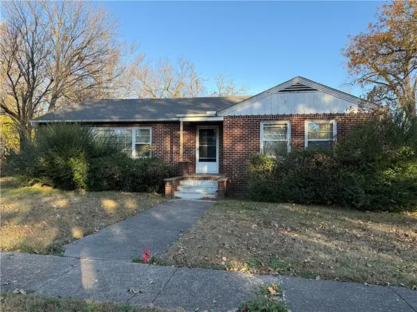 511 N Wright Street, Siloam Springs, AR 72761