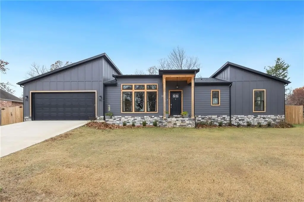 14 Stoneykirk Drive, Bella Vista, AR 72714 - Image #1