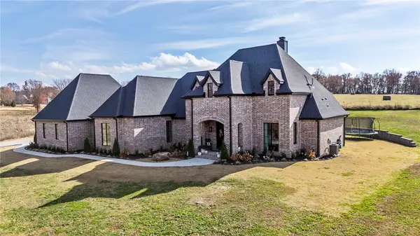 1940 Ardemagni Road, Tontitown, AR 72762