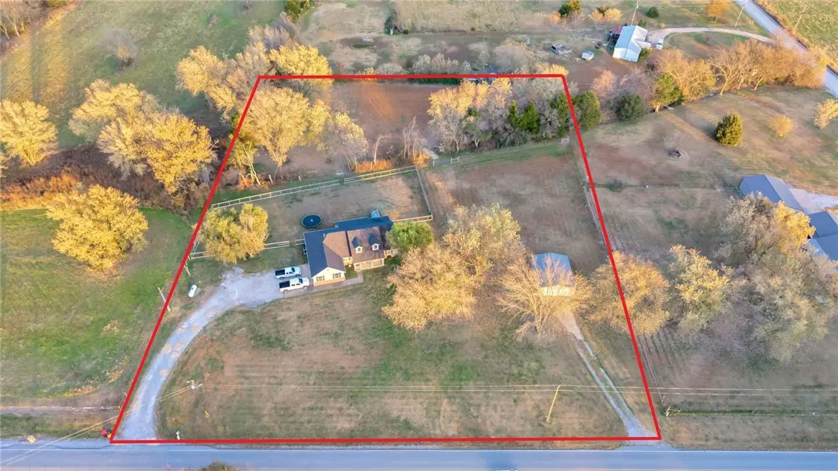 10302 N Bloomfield Road, Gentry, AR 72734 - Image #1