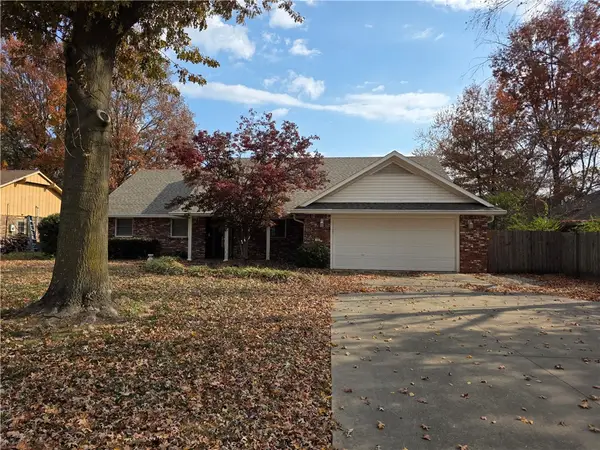 523 Oakwood Street, Lowell, AR 72745