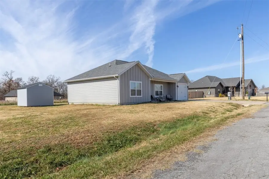 35 Francis Drive, Bella Vista, AR 72715 - Image #2