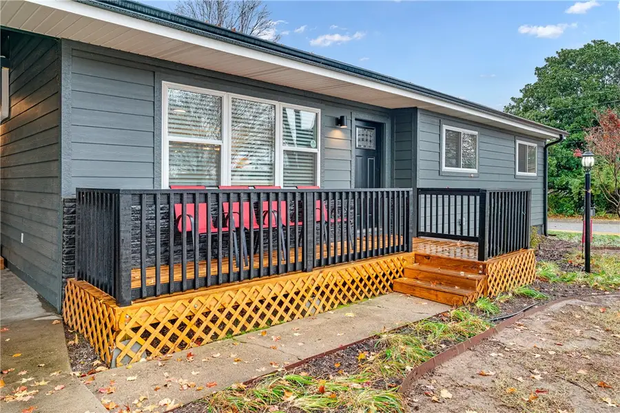 101 E Bertha Street, Fayetteville, AR 72703 - Image #2