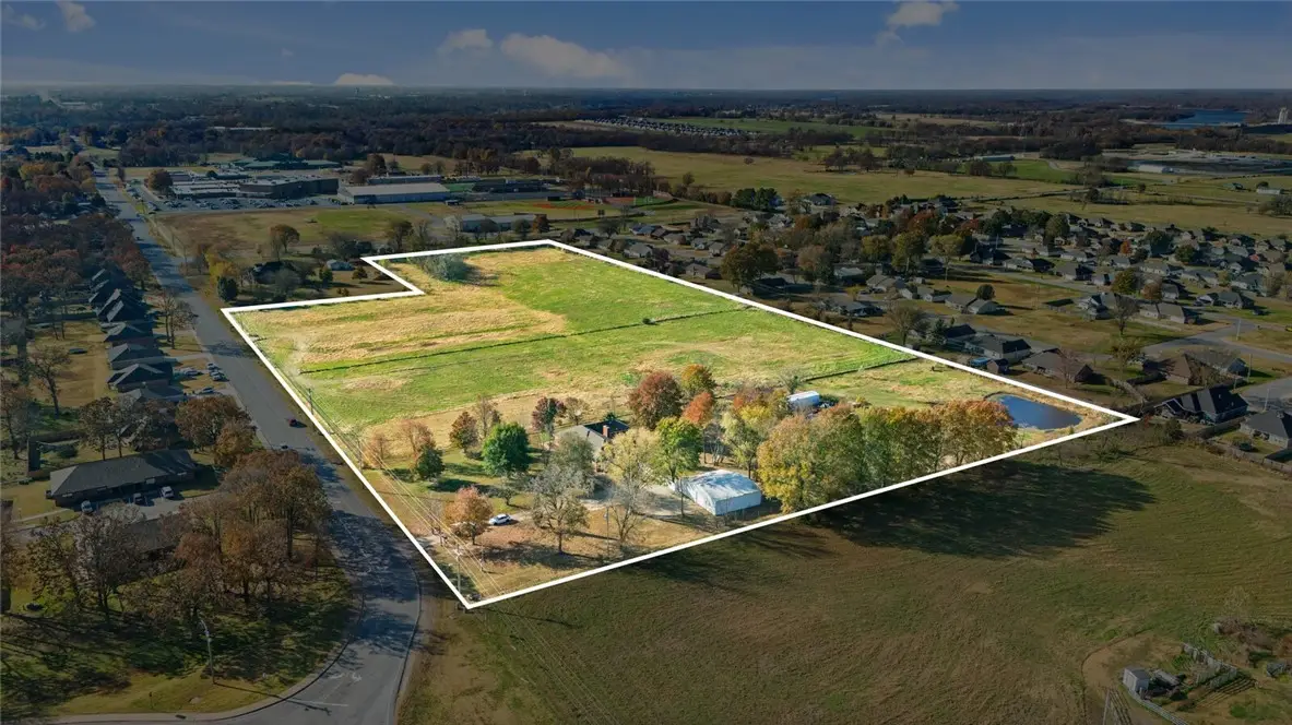 399 Pioneer Lane, Gentry, AR 72734 - Image #1