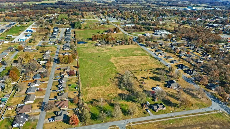 399 Pioneer Lane, Gentry, AR 72734 - Image #2