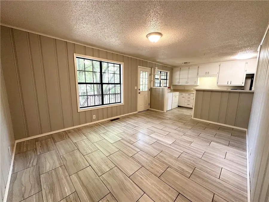 2201 W Deane Street, Fayetteville, AR 72704 - Image #3