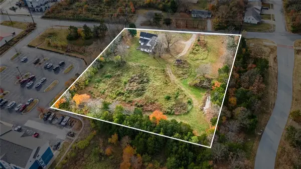 2650 W Old Farmington Road, Fayetteville, AR 72704