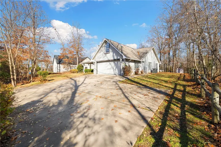 11 Manchester Drive, Bella Vista, AR 72714 - Image #2