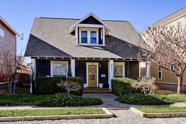 452 SW B Street, Bentonville, AR 72712