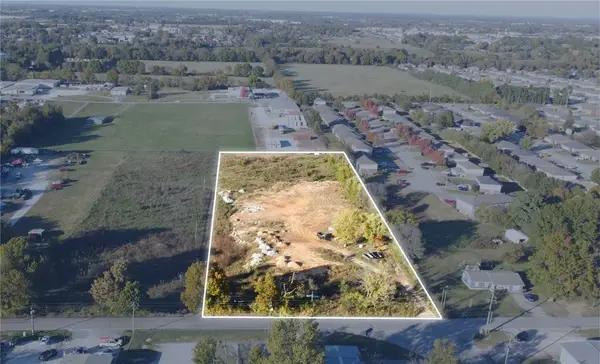 500 W County Line Road, Springdale, AR 72764