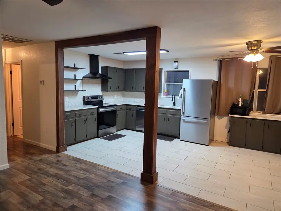 1803 S Garland Douglas Drive, Neosho, MO 64850 - Image #3