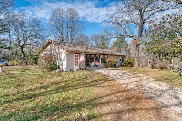 10727 Hummingbird Road, Gravette, AR 72736