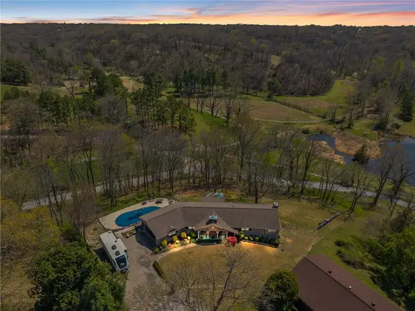 8446 Par Lane, Rogers, AR 72756