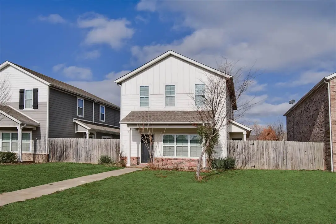 121 Carrington Avenue #A, Lowell, AR 72745 - Image #1