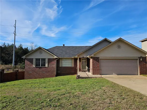 3203 Huntington Drive, Russellville, AR 72802