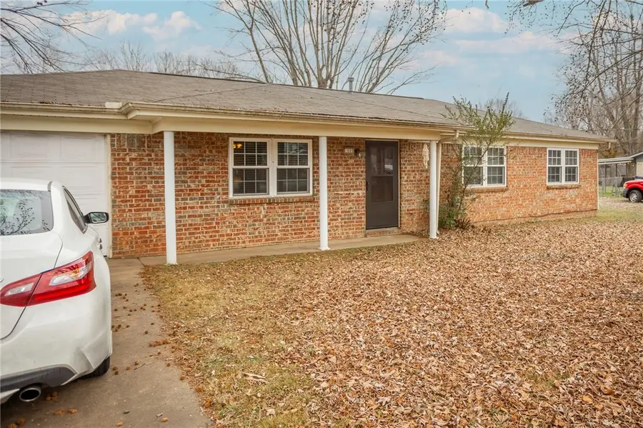 1000 S Jerry Avenue, Fayetteville, AR 72701 - Image #3