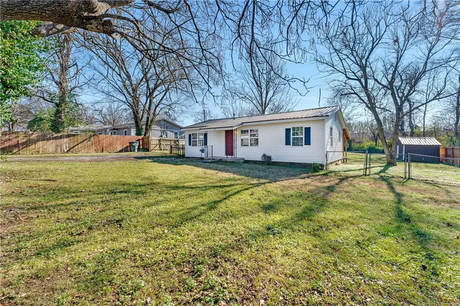 637 E Mcclinton Street, Fayetteville, AR 72701 - Image #2