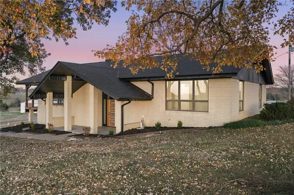 20570 Highway 62, Garfield, AR 72732