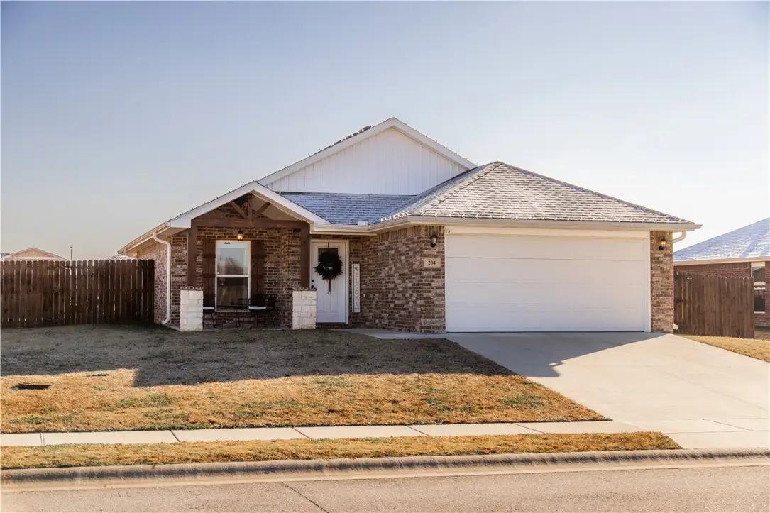 204 Oak Avenue, Gentry, AR 72734 - Image #1
