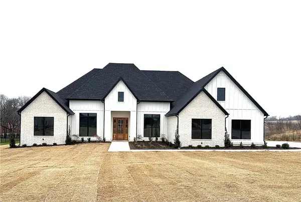 241 Fawn Way, Elm Springs, AR 72762