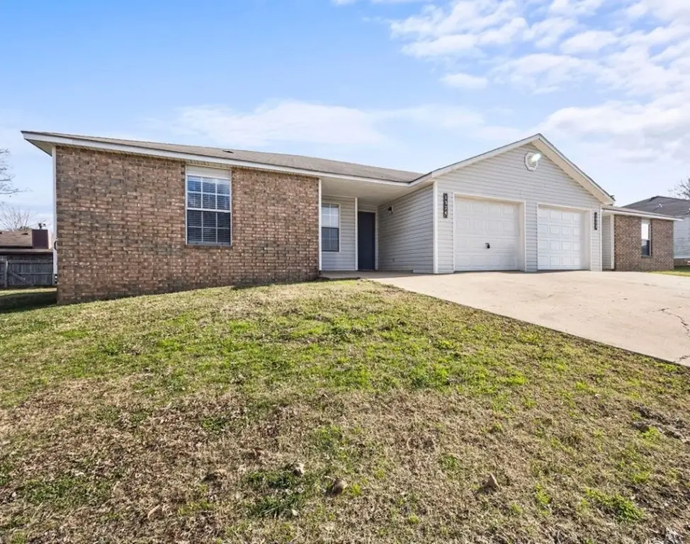 1372 & 1374 N Chickadee Avenue, Fayetteville, AR 72704 - Image #1
