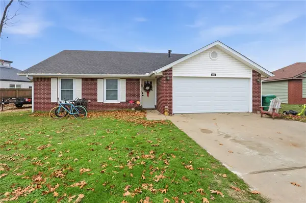 669 Sara Place, Centerton, AR 72719