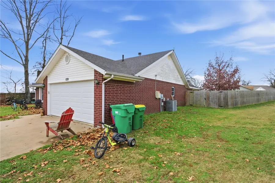 669 Sara Place, Centerton, AR 72719 - Image #3
