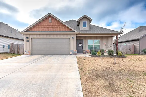 1101 Sunshine Court, Centerton, AR 72719