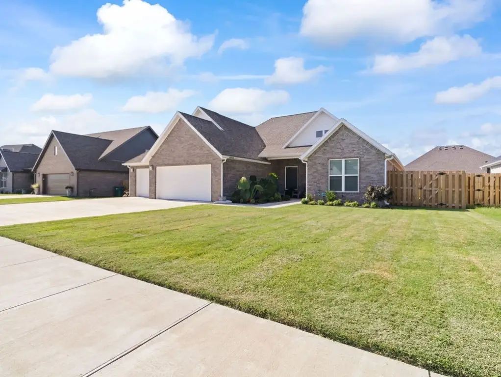 881 Pergola Avenue, Tontitown, AR 72762 - Image #1