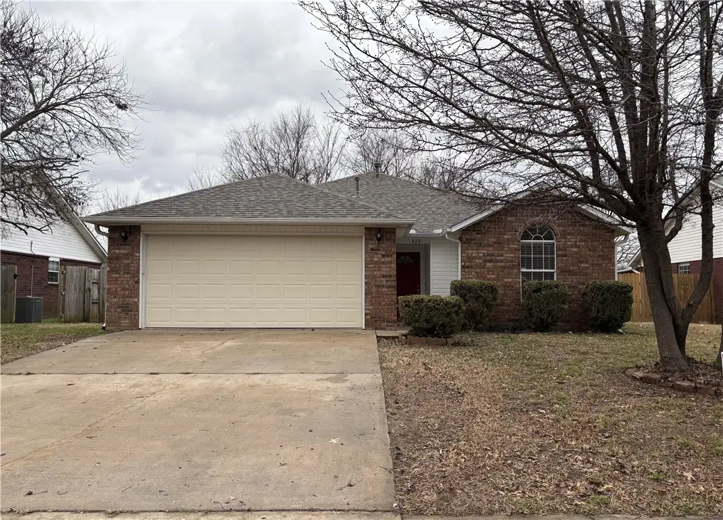 829 S Liberty Drive, Fayetteville, AR 72701 - Image #1