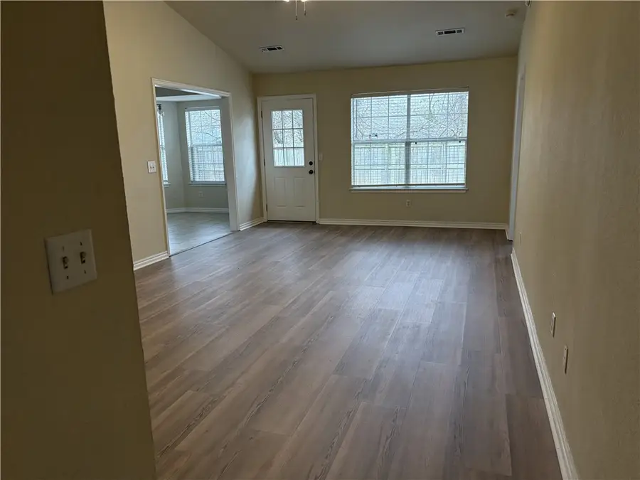 829 S Liberty Drive, Fayetteville, AR 72701 - Image #2