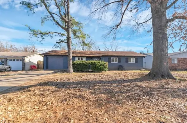 811 N 30th Street, Rogers, AR 72756