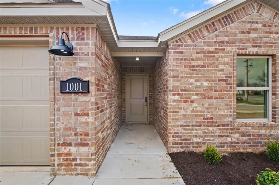 1001 Autumn Royal Avenue, Lowell, AR 72745 - Image #2