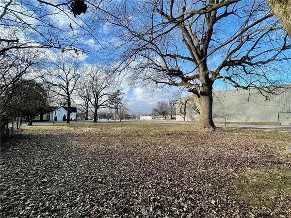 229 W Grove Avenue, Springdale, AR 72764