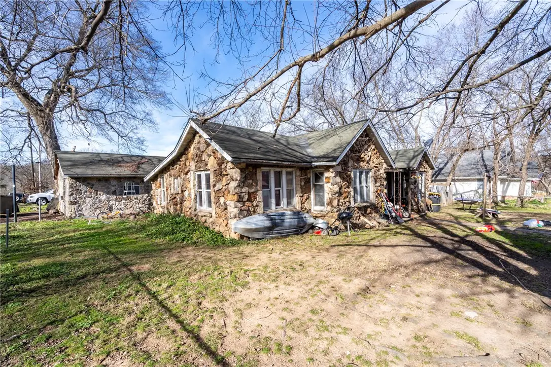 220 S Black Avenue, Sulphur Springs, AR 72768 - Image #1