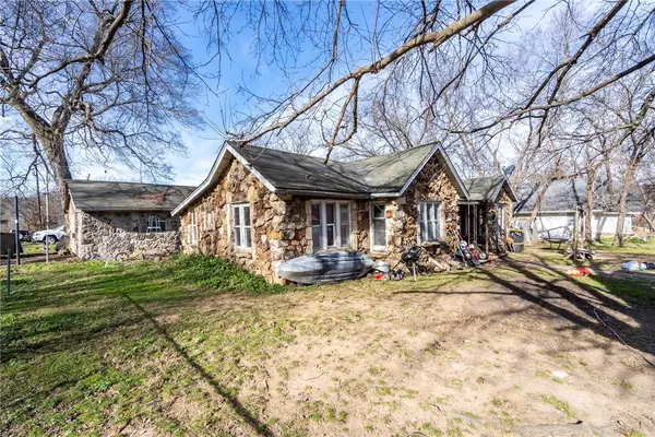 220 S Black Avenue, Sulphur Springs, AR 72768