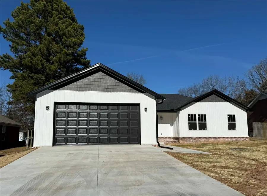 1018 E Norristown Circle, Russellville, AR 72802 - Image #2