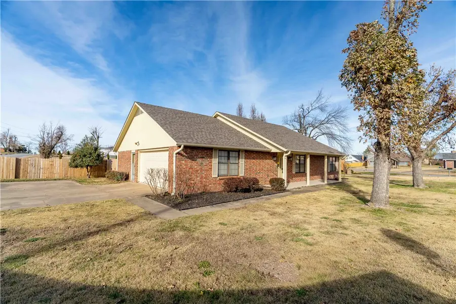 850 S Chateau Drive, Rogers, AR 72758 - Image #2