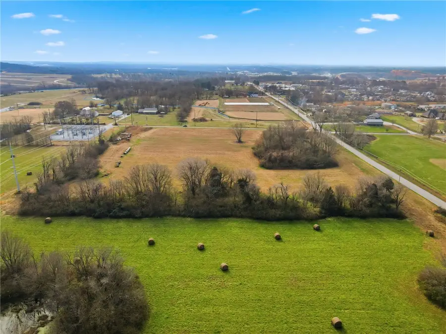 423 Ladelle Avenue, Lowell, AR 72745 - Image #3