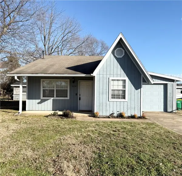 228 N C Street, Centerton, AR 72719