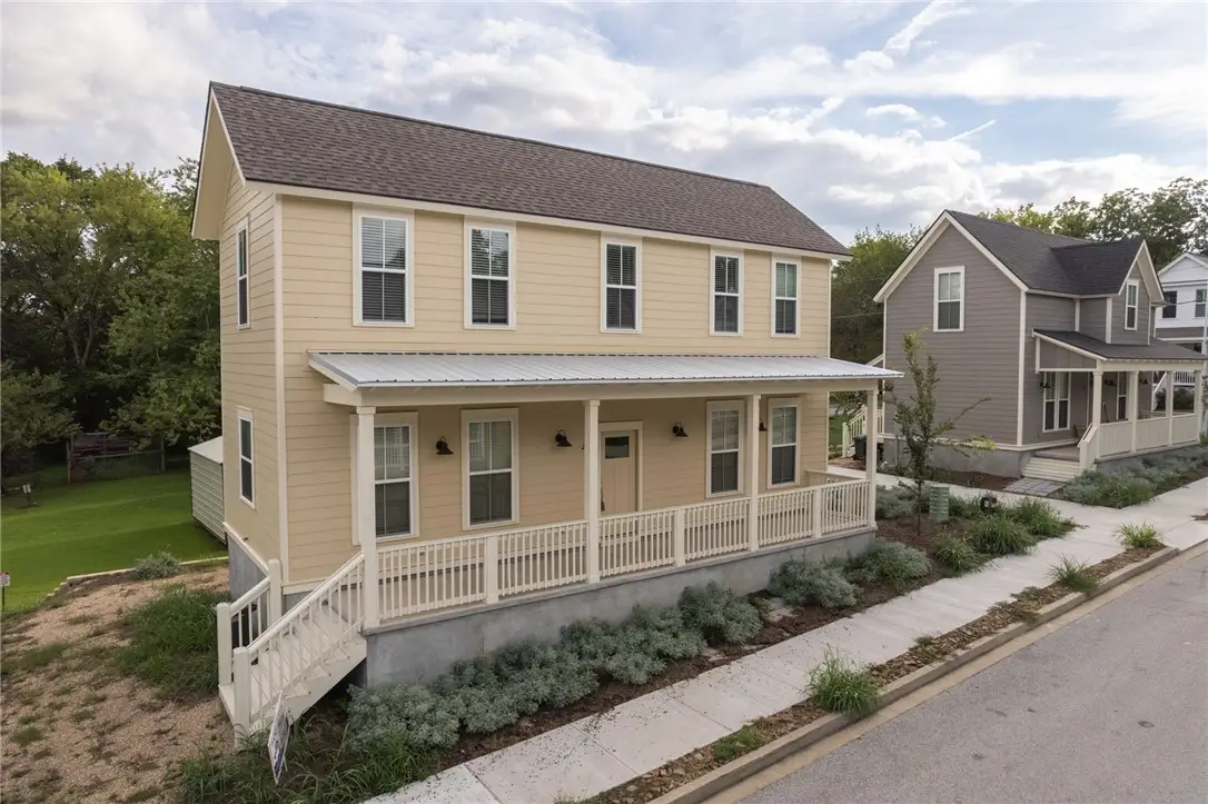 233 E 10th Street, Fayetteville, AR 72701 - Image #1