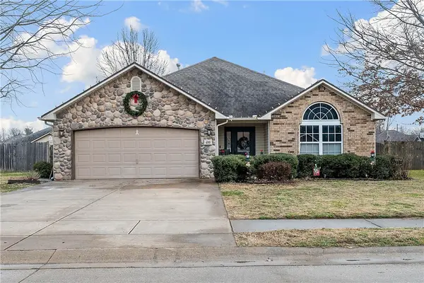 400 Willow Street, Gentry, AR 72734