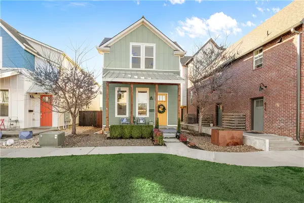 634 SW B Street, Bentonville, AR 72712