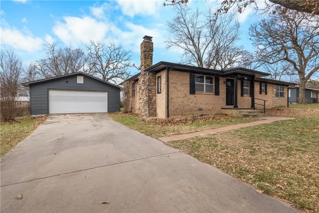 215 S Virginia Avenue, Gentry, AR 72734 - Image #1