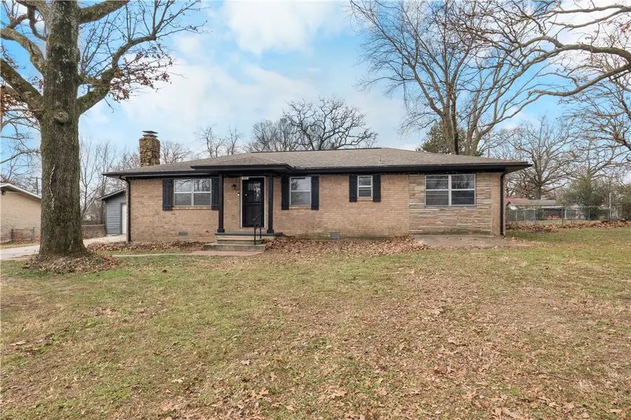 215 S Virginia Avenue, Gentry, AR 72734 - Image #2
