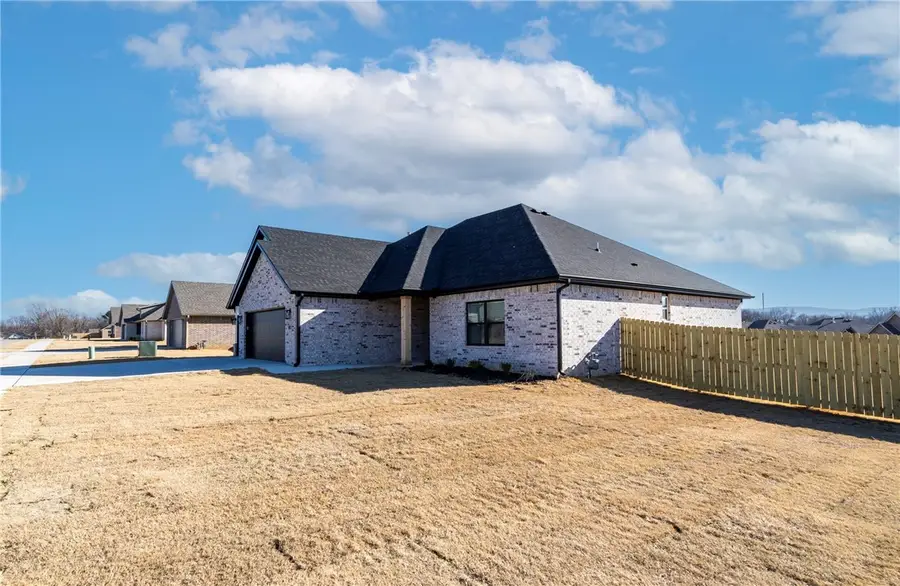 81 W Pitts Street, Farmington, AR 72730 - Image #2